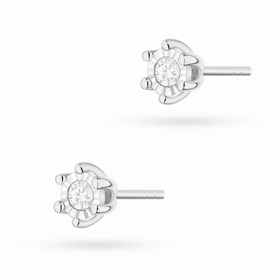 Gold earrings with diamonds