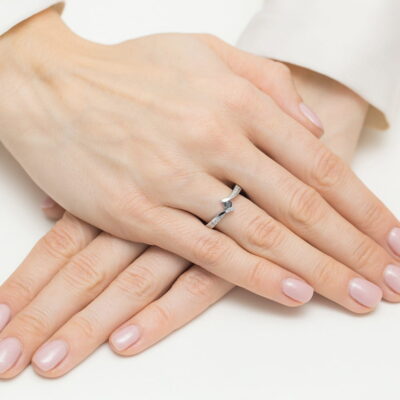 Pierscionek-W0177-Czarny-Diament-012ct-biale-zloto-jubiler-krakow-bigdiamond-3