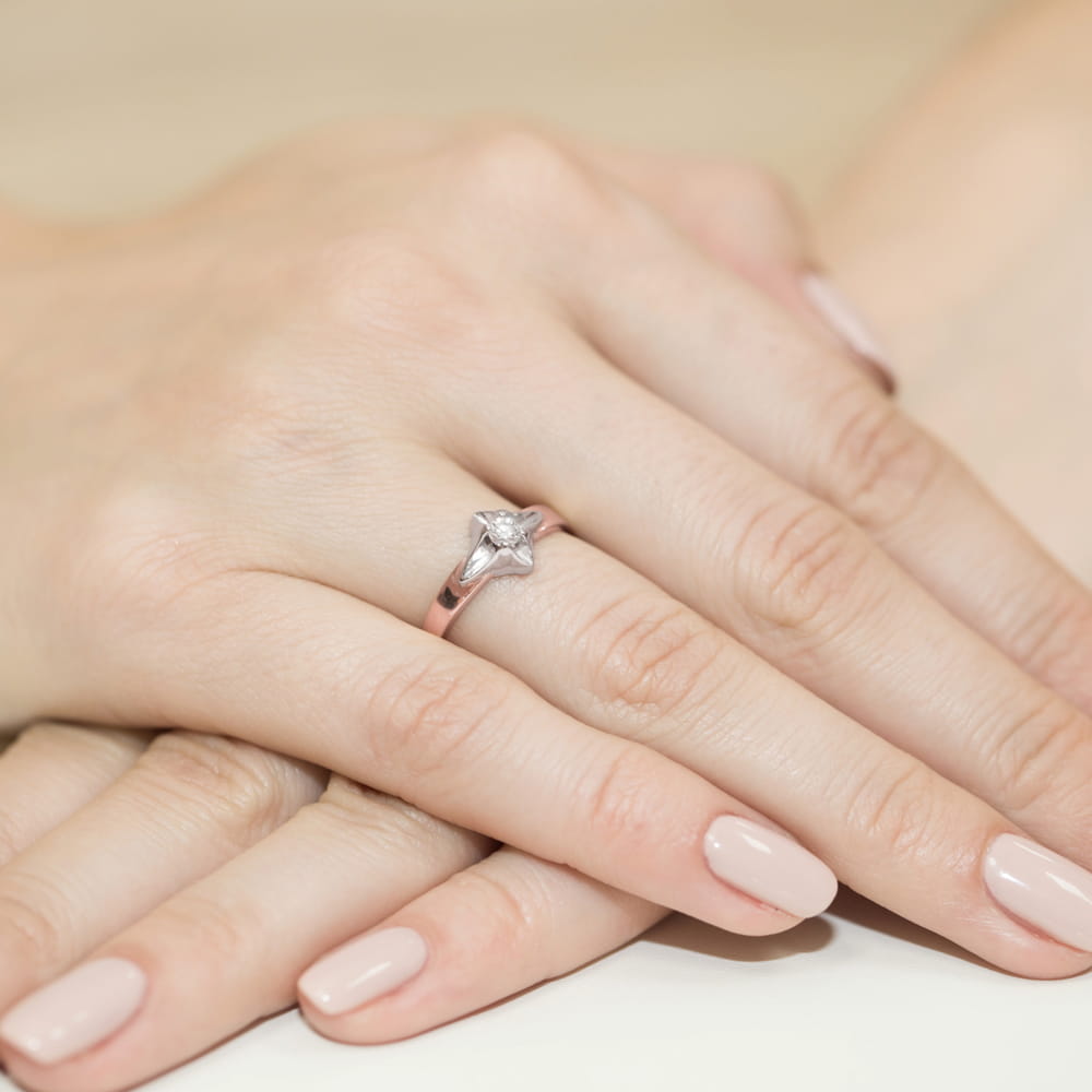 Pierścionek Diament 0,12ct różowe złoto — zdjęcie dodatkowe 3