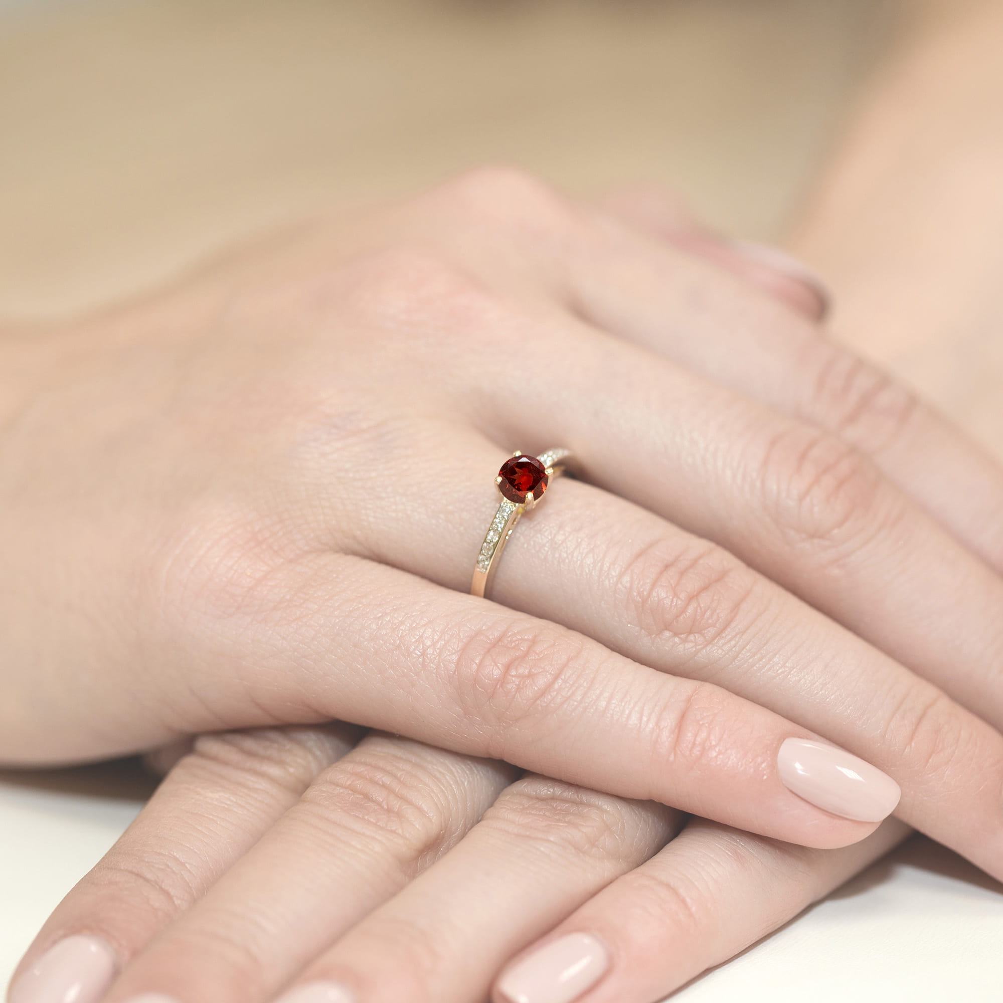 Pierścionek z kamieniem granat 0,60 ct W0066 · W066 - obrazek 4