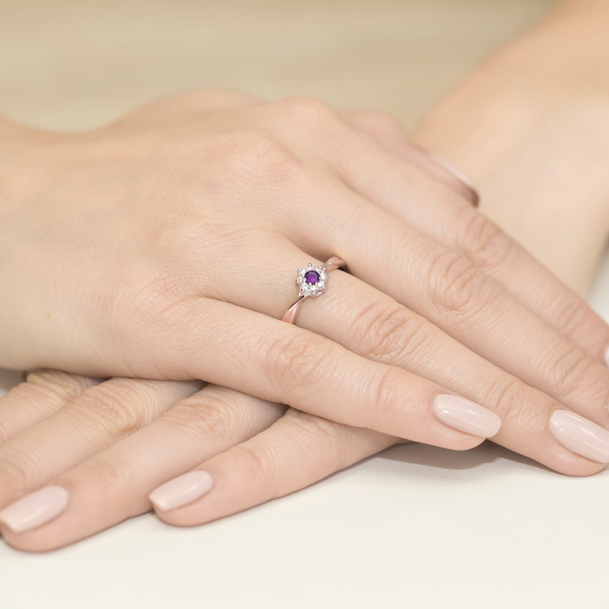 Ring with amethyst and diamonds in rose gold – product image 1