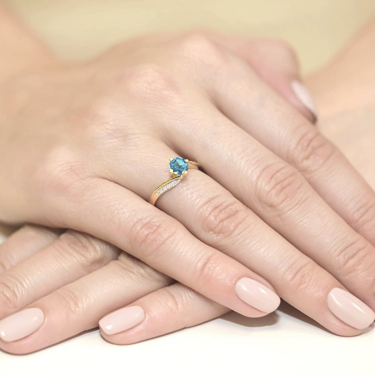 Gold ring with light blue topaz 0,50 ct and diamonds – product image 1