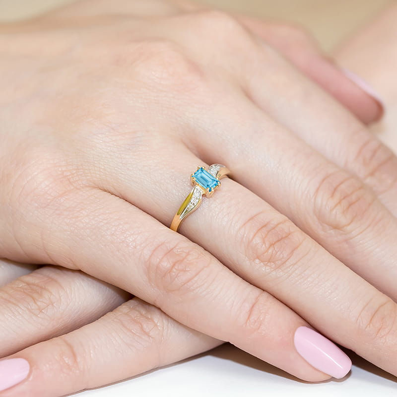 Ring in yellow gold with topaz and diamonds – product image 1