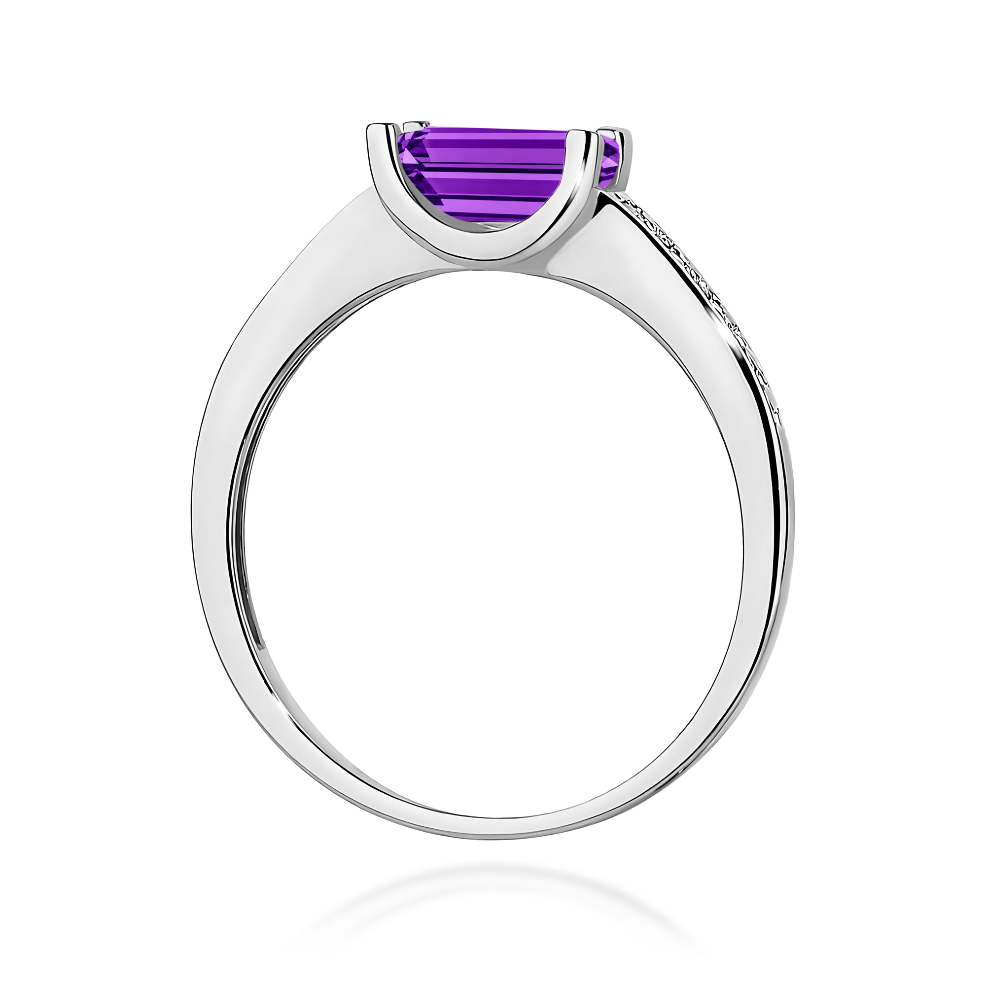 Ring with amethyst octagonal and diamonds – product image 4