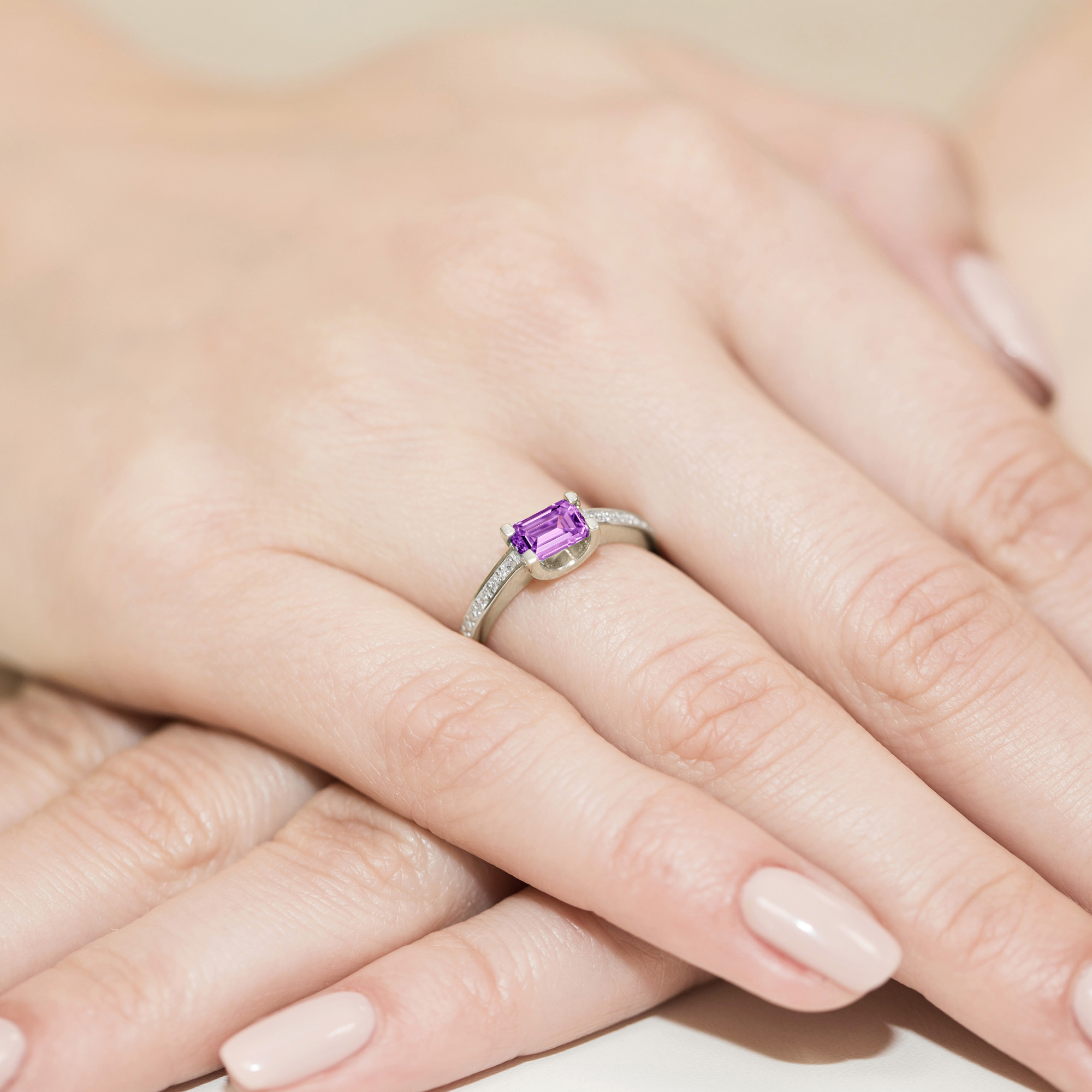 Ring with amethyst octagonal and diamonds – product image 1