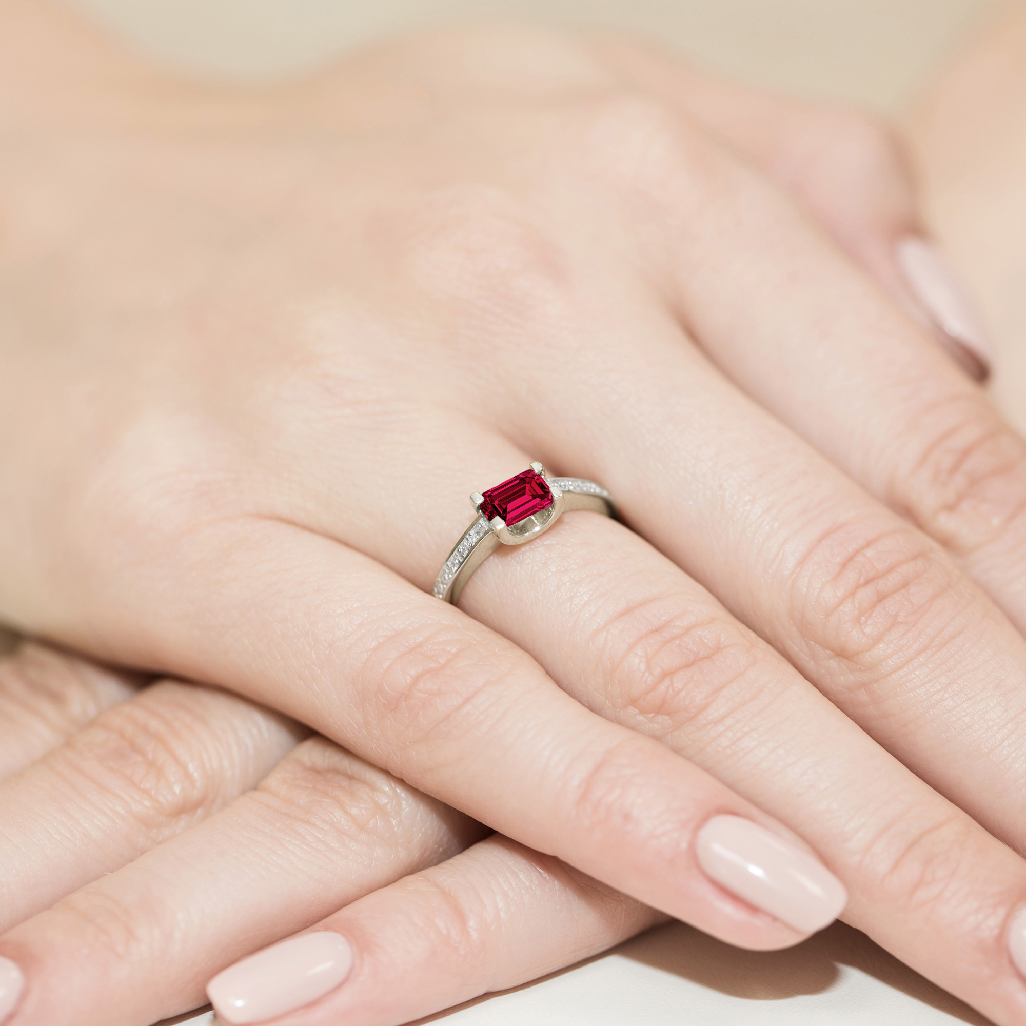 Ring with ruby and diamonds in white gold – product image 1