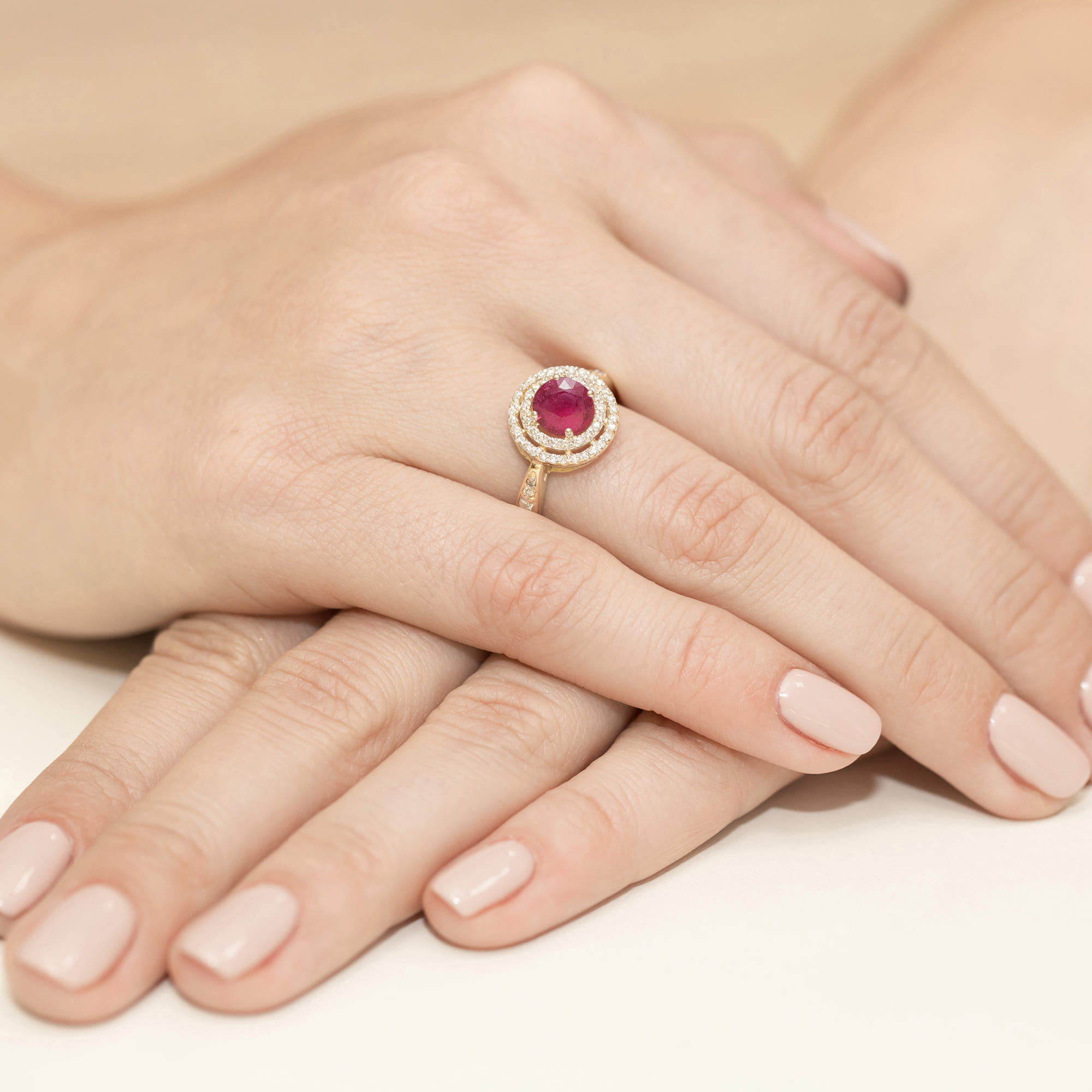 Gold ring with round ruby 1,20 ct and diamonds – product image 1