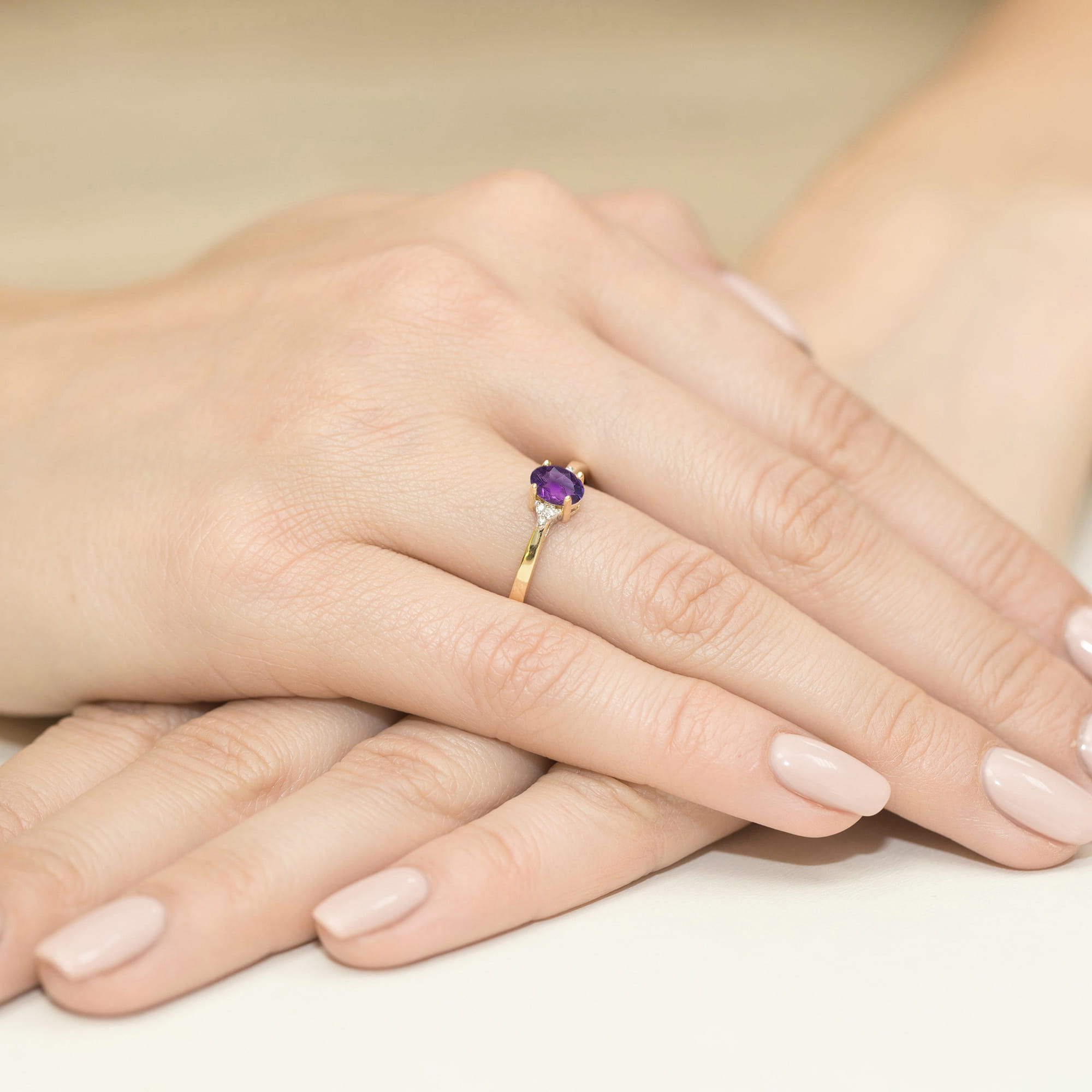 Ring with amethyst 0,40 ct and diamonds – product image 1