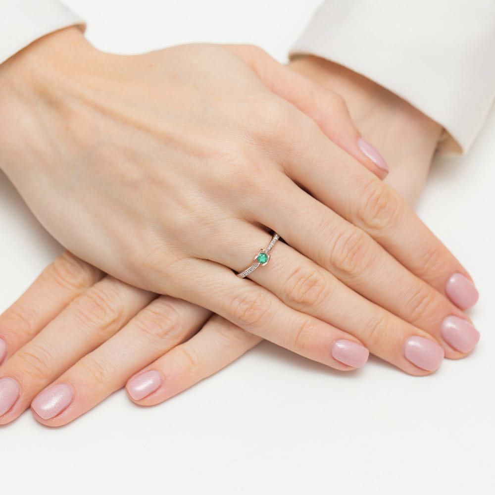 Ring with emerald and diamonds – rose gold – product image 1