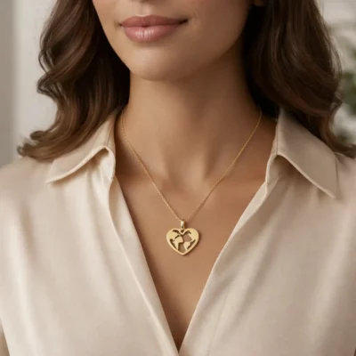 Złota zawieszka serce – mapa świata