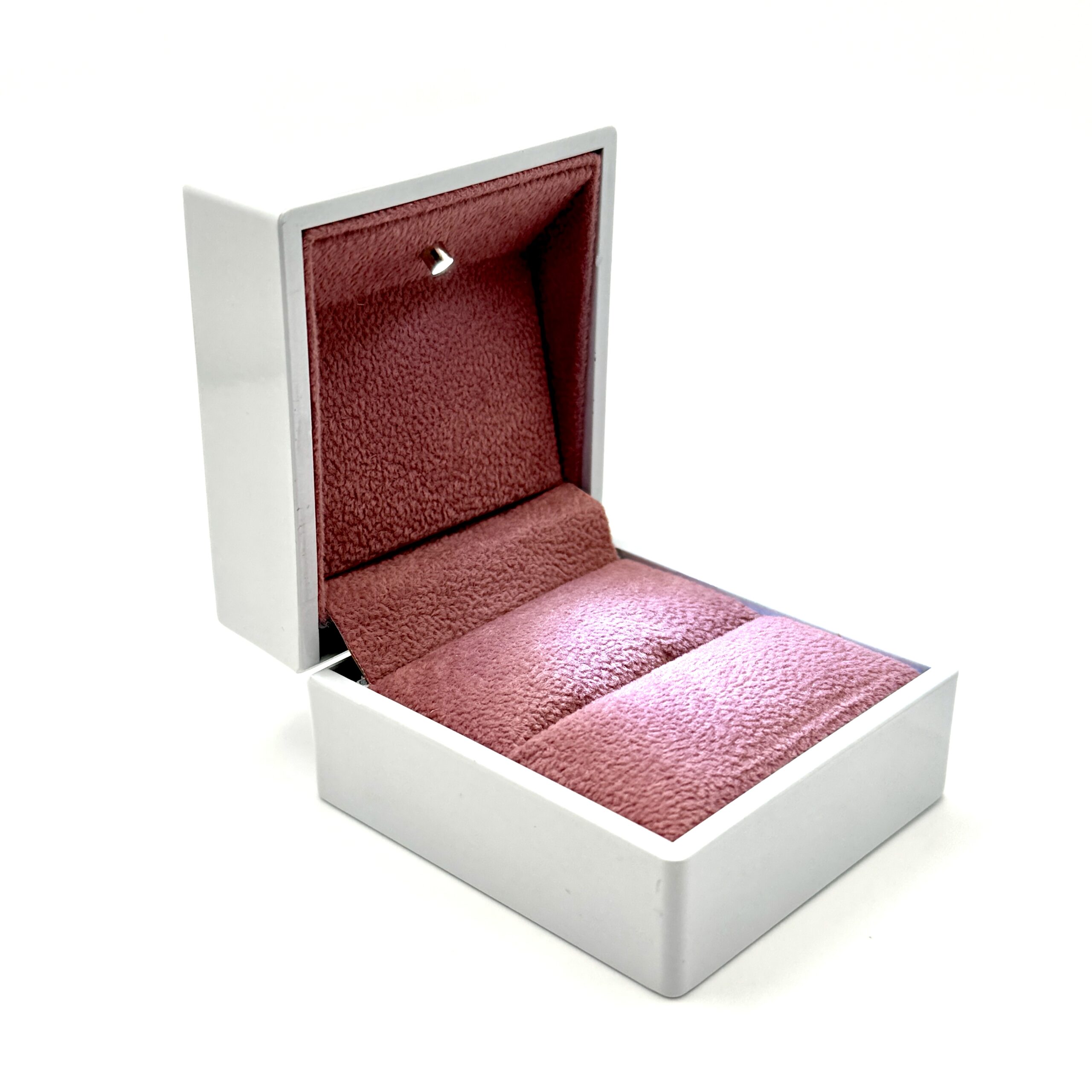 Biała pudełko na biżuterię z otwartym wiekiem