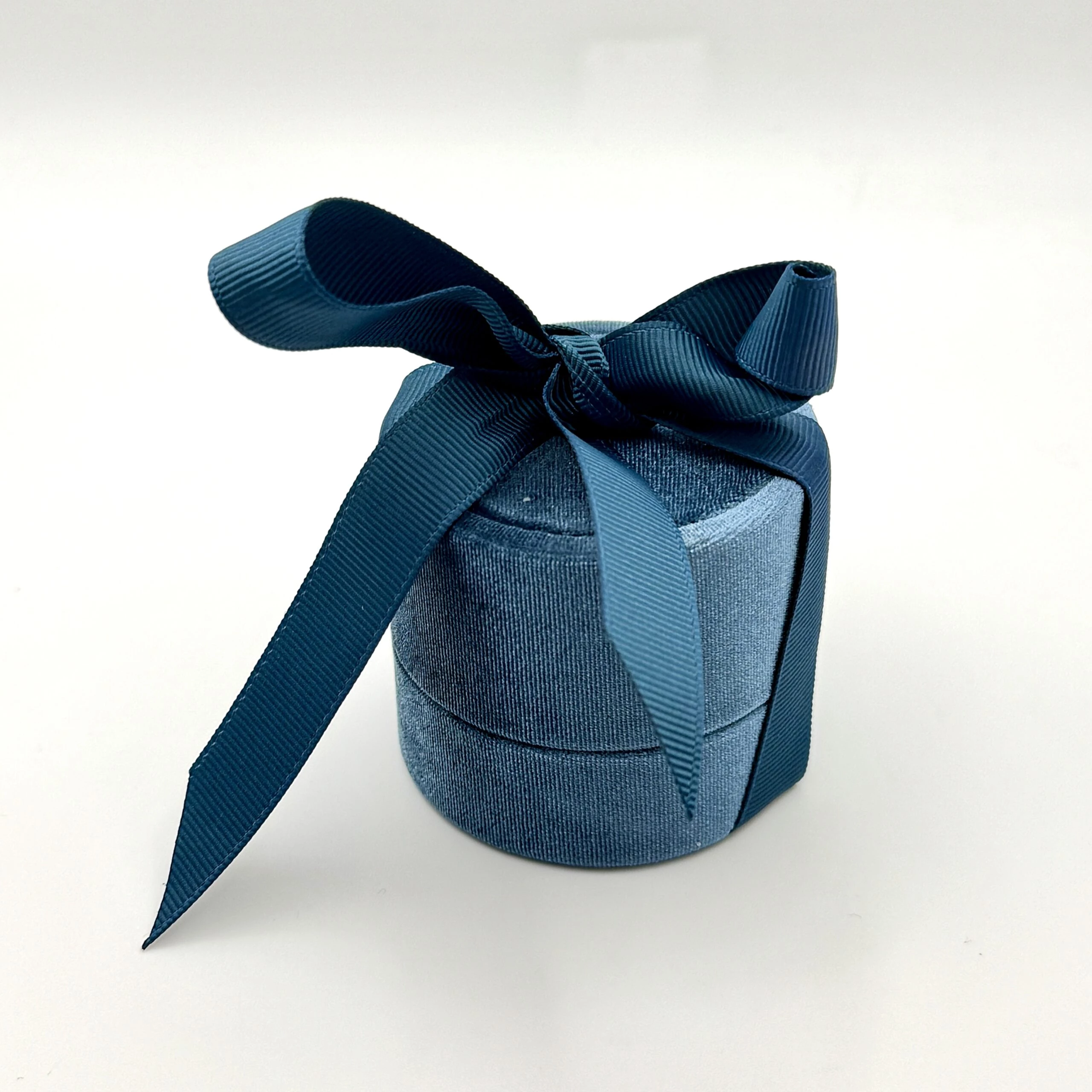 Turkusowe pudełko z kokardą