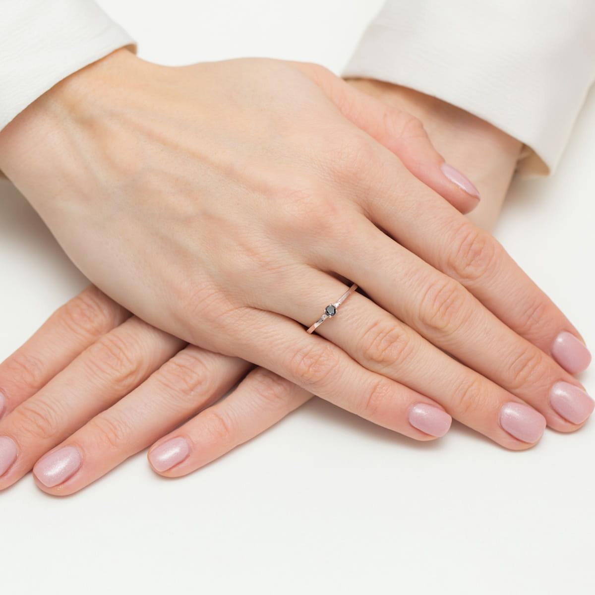 Pierścionek z czarnym diamentem 0,12 ct W0464 – różowe złoto próby 585 – widok produktu 4