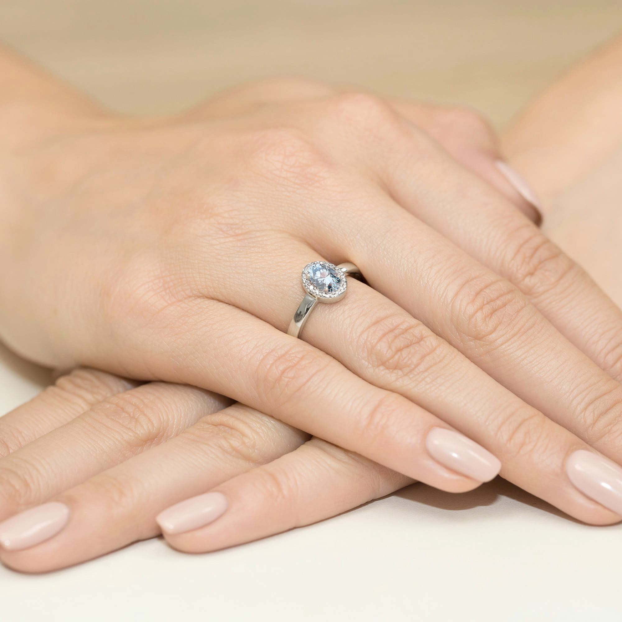 Ring in white gold with blue diamond lab-grown and diamonds – product image 4