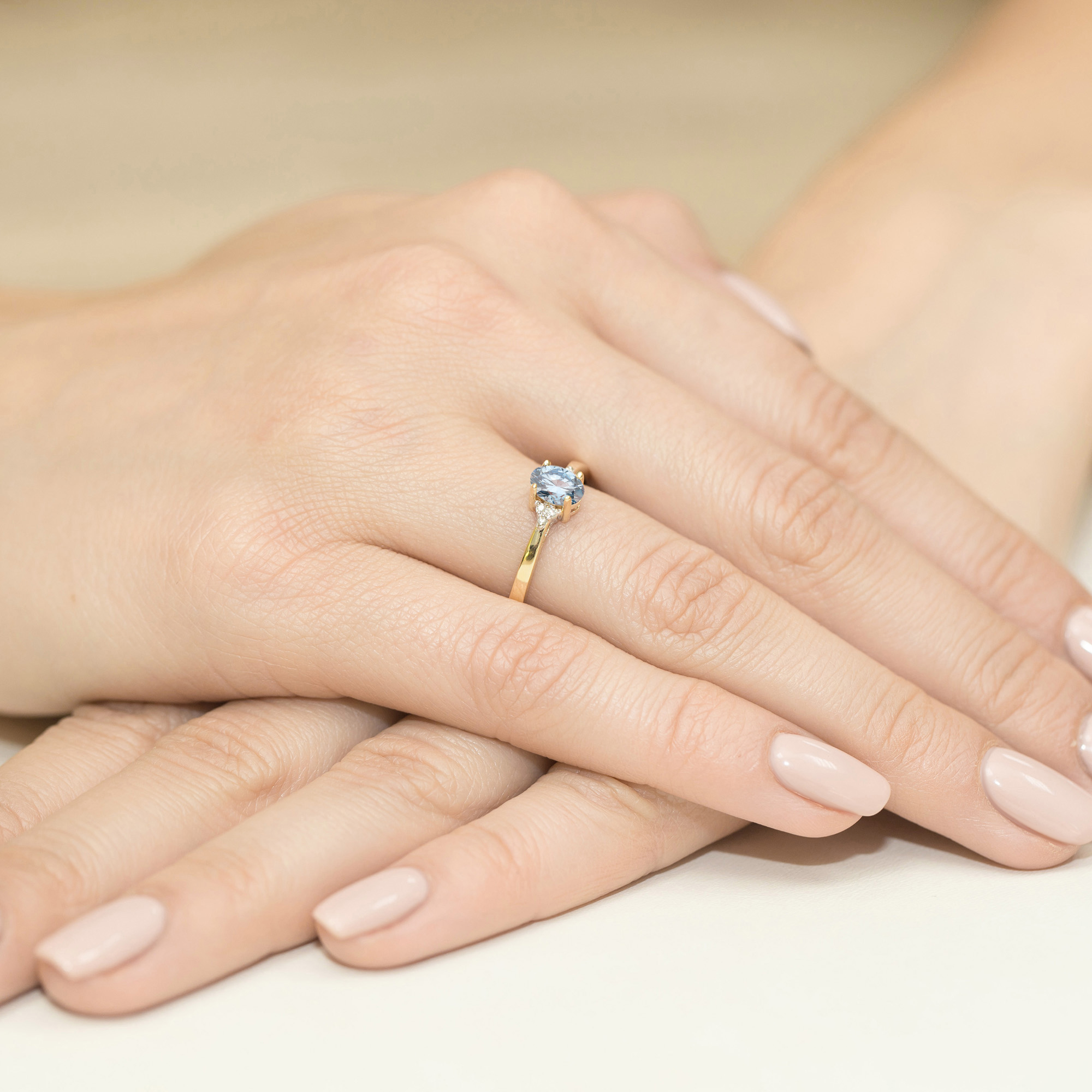 Pierścionek z kamieniem diament laboratoryjny niebieski 0,60 ct W0301 – żółte złoto próby 585 – widok produktu 4