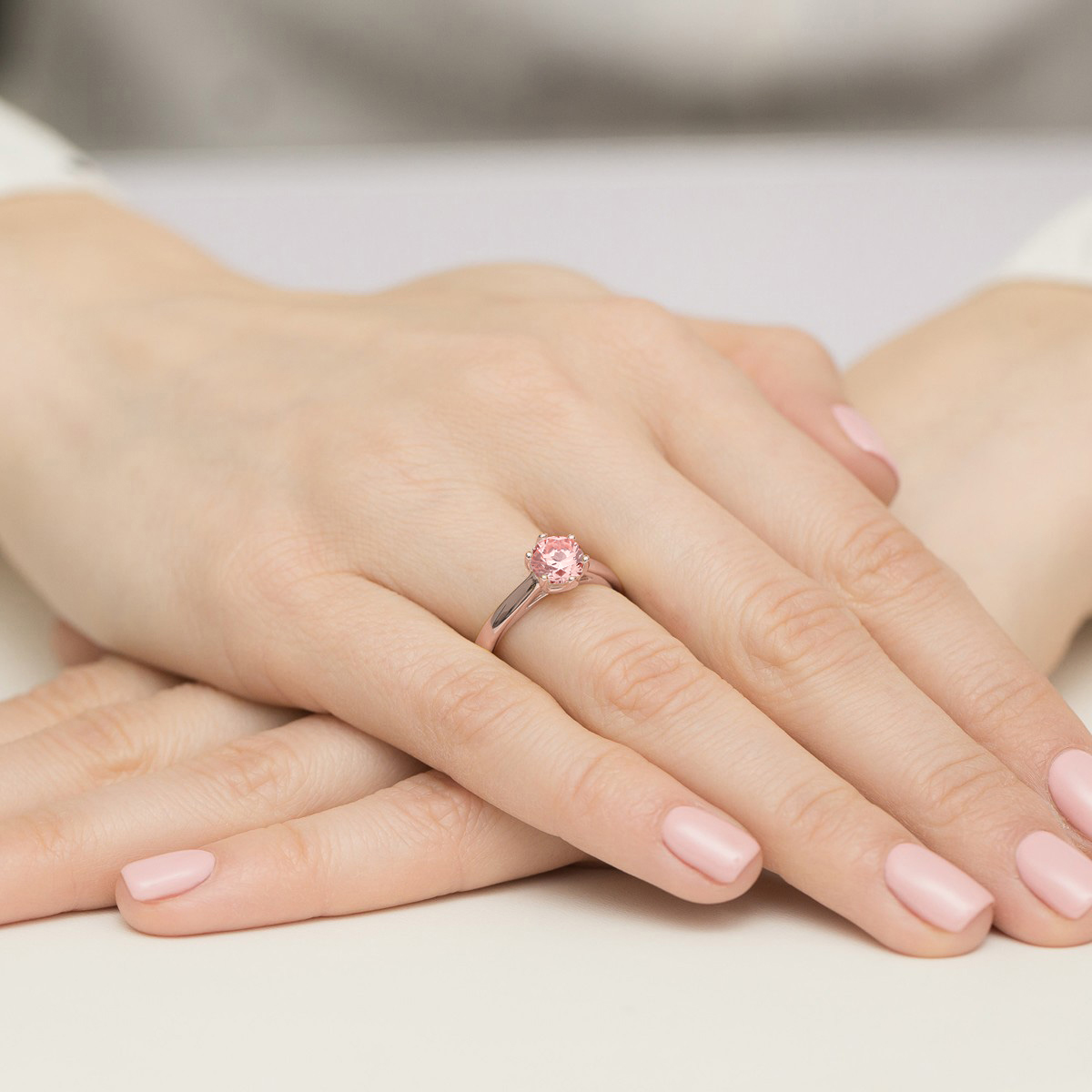 Pierścionek z kamieniem diament laboratoryjny różowy 1,00 ct W0540 – różowe złoto próby 585 – widok produktu 4