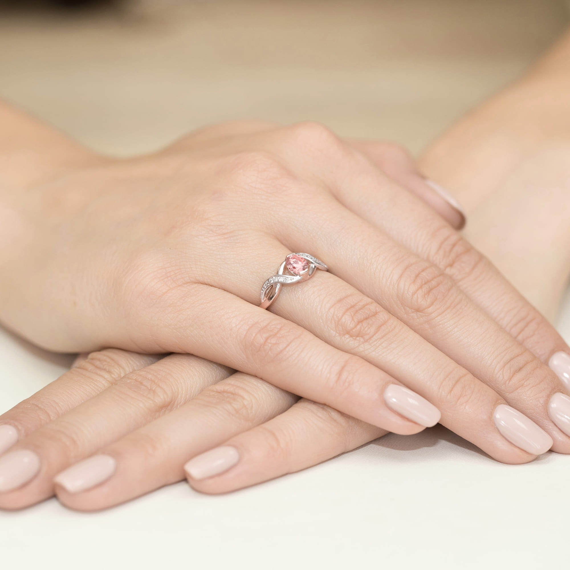 Pierścionek z kamieniem diament laboratoryjny różowy 0,50 ct W0028 – różowe złoto próby 585 – widok produktu 4