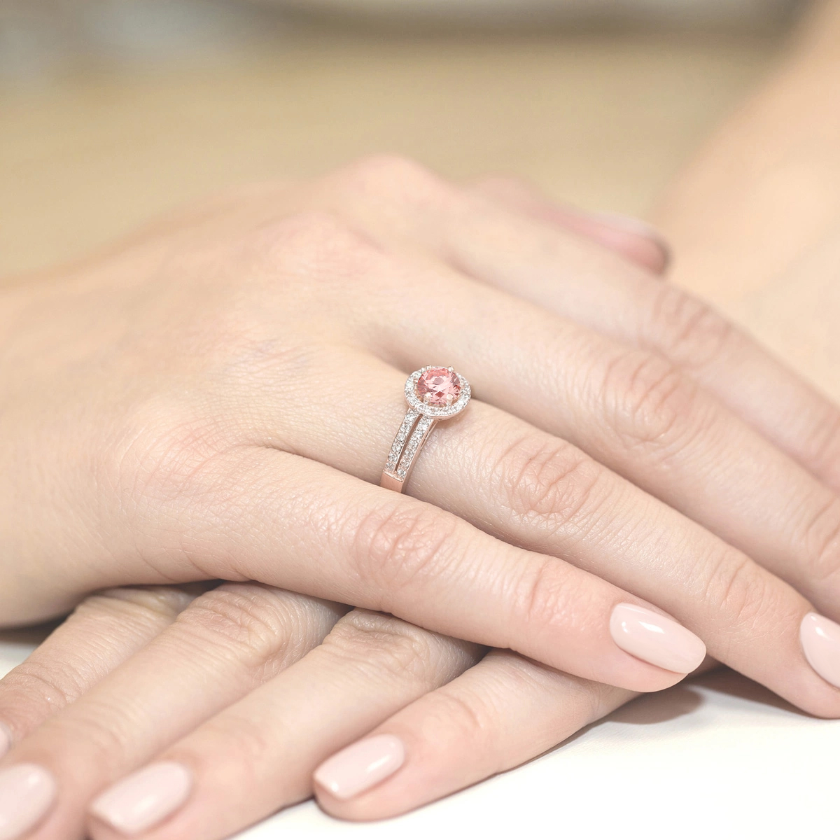 Pierścionek z kamieniem diament laboratoryjny różowy 0,50 ct W0087 – różowe złoto próby 585 – widok produktu 4