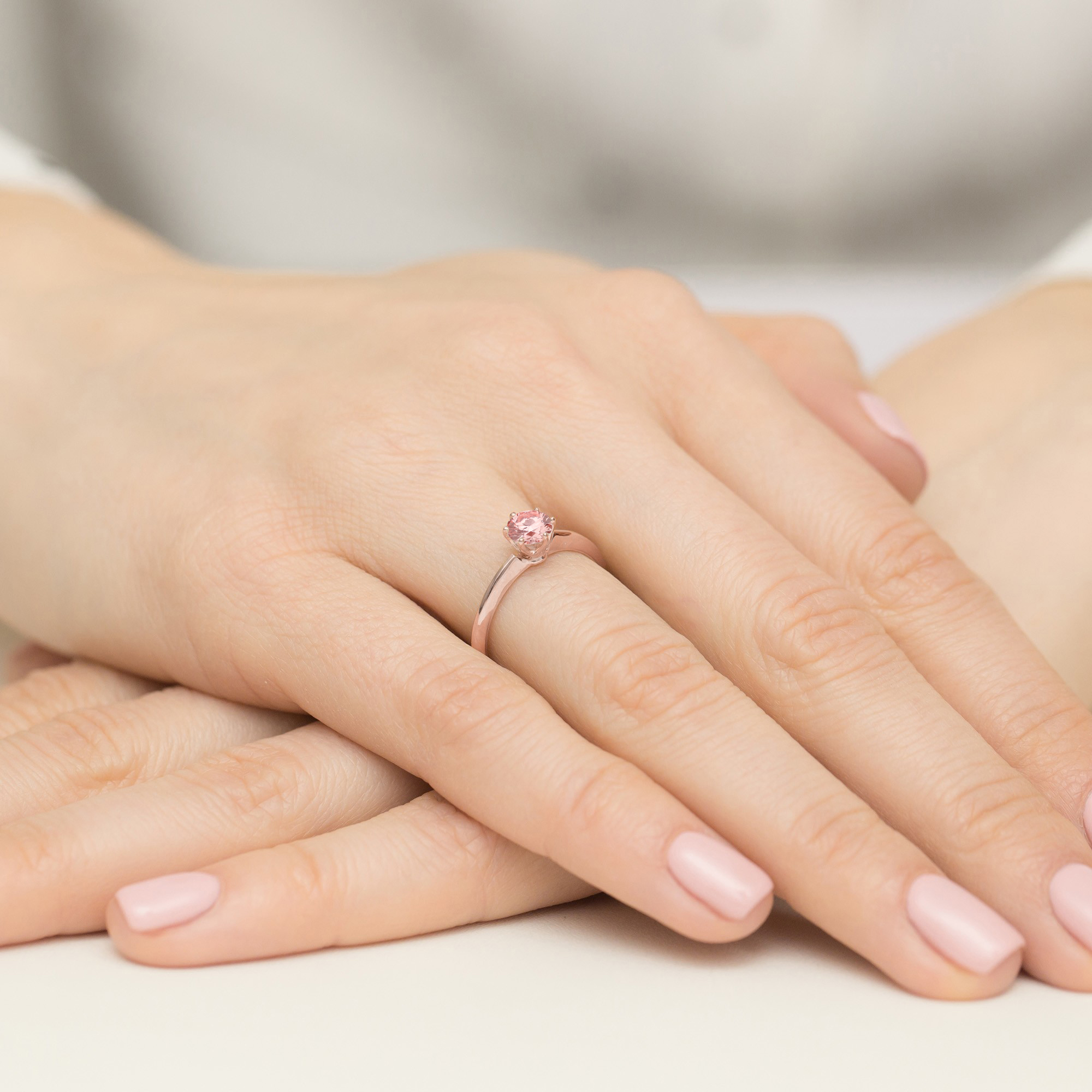Pierścionek z kamieniem diament laboratoryjny różowy 0,50 ct W0553 – różowe złoto próby 585 – widok produktu 4
