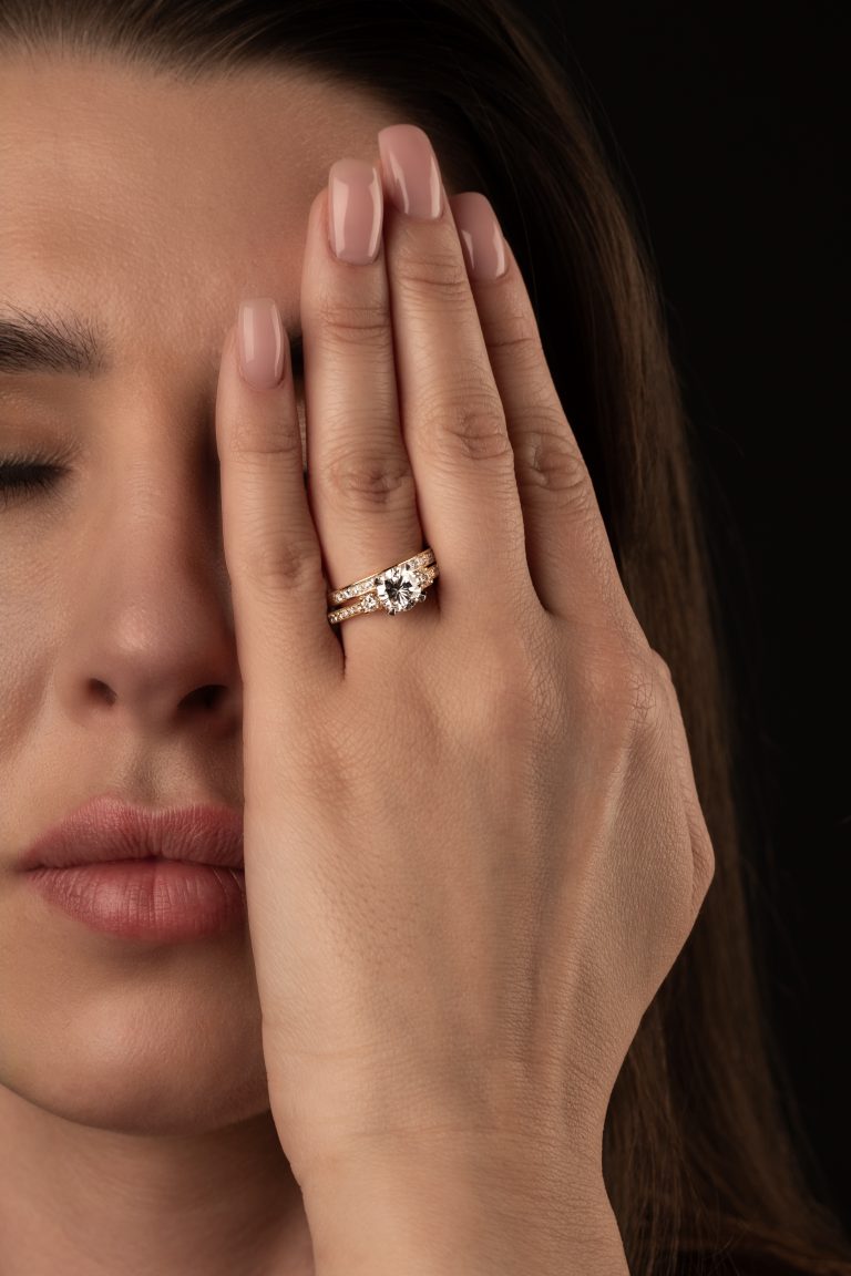 Pierścionek zaręczynowy z diamentem od jubilera BigDIAMOND.