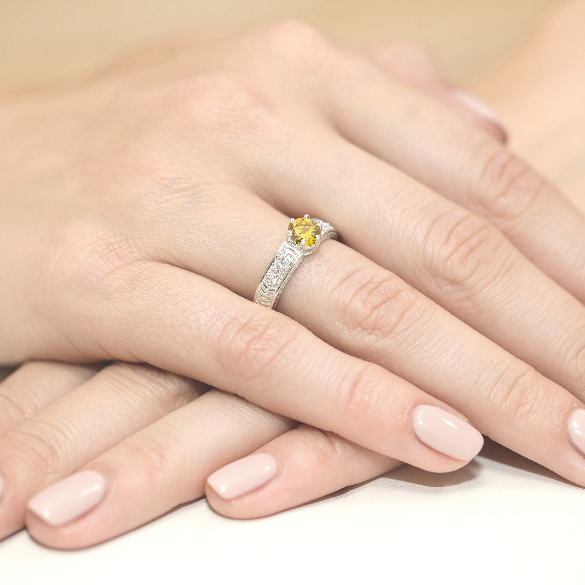 Pierścionek z kamieniem diament laboratoryjny żółty 0,50 ct W0075 – białe złoto próby 585 – widok produktu 4